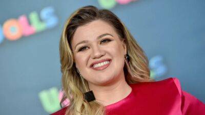 Kelly Clarkson Sings Her Heart Was 'Used' in New Post-Divorce Breakup Anthem - www.glamour.com