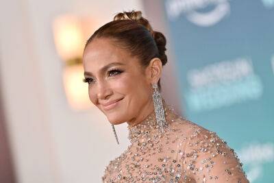 Jennifer Lopez Poses Topless For Stunning Shot Marking Stress Awareness Month - etcanada.com