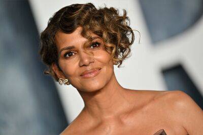 Halle Berry Poses Nude On A Balcony While Drinking Wine In New Instagram Pic - etcanada.com