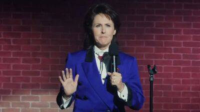 ‘SNL’: Host Molly Shannon Brings Back Character Jeannie Darcy, The Bad Stand-Up Comedienne - deadline.com