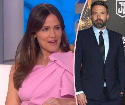 Why Jennifer Garner Tries ‘Really Hard’ To Avoid Stories About Her Ex Ben Affleck In The Press - perezhilton.com - Beyond