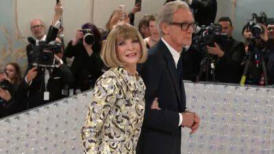 Anna Wintour and Bill Nighy Make Red Carpet Debut at 2023 Met Gala - www.etonline.com - county Hood