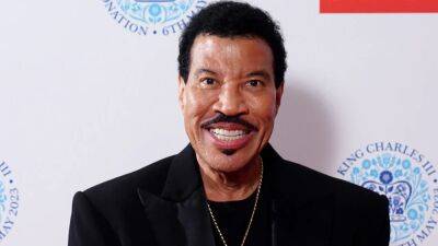 Lionel Richie Explains Why He Will Never Get Plastic Surgery - www.etonline.com
