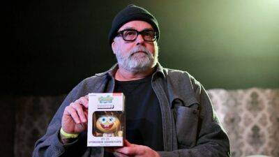 Frank Kozik, Iconic Graphic Artist Behind Album Covers Including The Offpsring’s ‘Americana,’ Dies at 61 - variety.com - Spain - city Austin - city Sacramento - city Madrid, Spain - Beyond