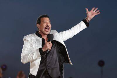 Lionel Richie Shrugs Off Plastic Surgery Rumours; Credits Sex To Maintaining A Youthful Appearance - etcanada.com
