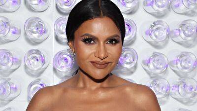 Mindy Kaling Says She Runs or Hikes 20 Miles Per Week - www.glamour.com