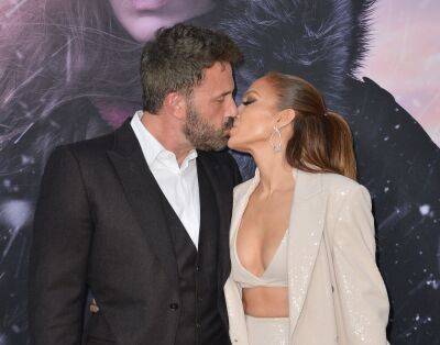 Jennifer Lopez And Ben Affleck Share A Loving Red Carpet Kiss During The Premiere Of ‘The Mother’ - etcanada.com - Los Angeles