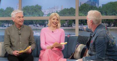 Holly and 'sarcastic' Phil 'falling apart' on This Morning, says body language expert - www.ok.co.uk