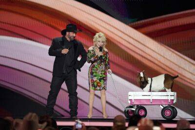 ACM Awards 2023: ‘G.O.A.T’ Dolly Parton Kick Offs The Show With Co-Host Garth Brooks Amid Cheers And Laughter - etcanada.com - Texas