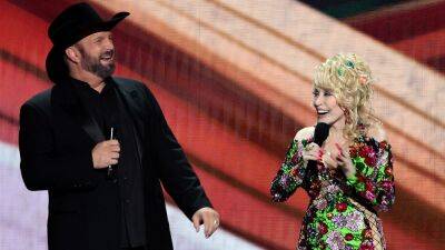 ACMs host Dolly Parton's threesome joke makes Garth Brooks blush - www.foxnews.com - Texas - county Brooks