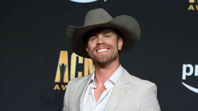 Dustin Lynch Reacts to Possibility of Joining 'Yellowstone' Spinoff (Exclusive) - www.etonline.com - Texas