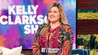 'The Kelly Clarkson Show' Accused of Being a Toxic Work Environment by Former and Current Staffers - www.etonline.com