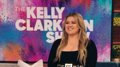 What Happened At ‘The Kelly Clarkson Show?’ Ex-Employees Claim Toxic Culture - stylecaster.com - Los Angeles - New York - county York
