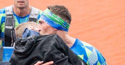 Kevin Sinfield kisses Rob Burrow and carries him over finish line in remarkable moment at marathon - www.manchestereveningnews.co.uk - Manchester