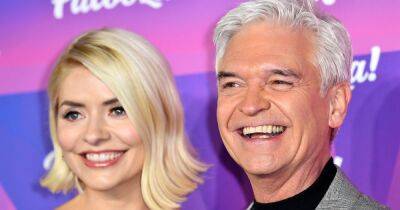 Phillip Schofield 'calls in top lawyers and PR' as Holly Willoughby This Morning feud rumbles on - www.dailyrecord.co.uk - Scotland