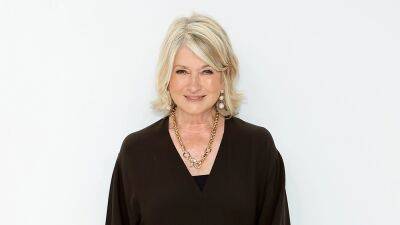 Martha Stewart Poses for Sports Illustrated Swimsuit Cover at 81: ‘The Whole Aging Thing Is So Boring’ - variety.com - county Guthrie