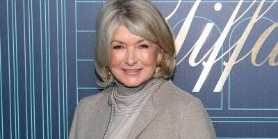 Martha Stewart Becomes Oldest Model To Grace Sports Illustrated Swimsuit Cover - www.justjared.com