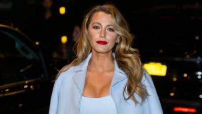 See Blake Lively's Red Hair Transformation on 'It Ends With Us' Set - www.etonline.com - New Jersey - Boston