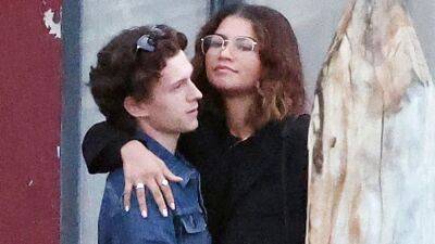 Zendaya and Tom Holland Pack on PDA During Romantic Boat Ride in Italy - www.etonline.com - London - Los Angeles - Italy - Las Vegas - India - New York - county Bay - city Mumbai
