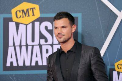 Taylor Lautner ‘Feels Safe’ Ahead Of Taylor Swift’s ‘Speak Now’ Re-Release, Jokes He’s ‘Praying’ For John Mayer - etcanada.com