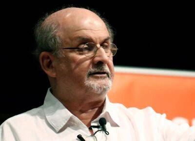 Salman Rushdie Warns Free Expression Under Threat In Rare Public Address After Attack - etcanada.com - Britain - New York - New York - Iran