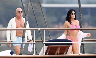 Jeff Bezos and Lauren Sanchez bask in the Mallorcan sun on his new $500 million superyacht - us.hola.com - Spain - Miami - city Sanchez - Netherlands - Gibraltar