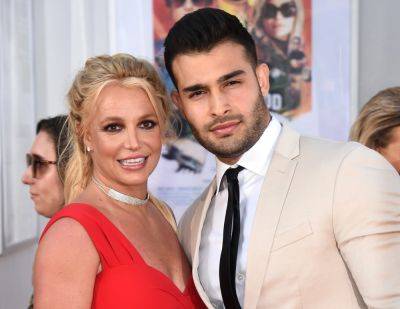Britney Spears And Sam Asghari Share Passionate Kiss In Post Amid Reports Of Relationship Turbulence - etcanada.com