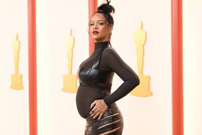 Rihanna Poses Topless While Showing Off Her Baby Bump In Stunning Throwback Maternity Snaps - etcanada.com