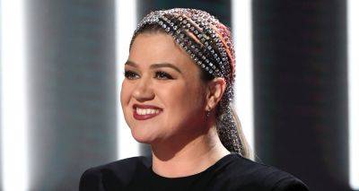 Kelly Clarkson Debuts New Single 'Favorite Kind of High' - Read the Lyrics & Listen Now! - www.justjared.com - Las Vegas