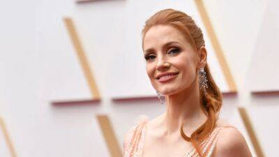 Jessica Chastain Debuted Platinum Blonde Hair at the Met Gala 2023 Red Carpet - www.glamour.com