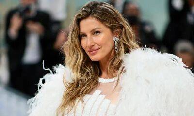 Gisele Bündchen looks stunning in Chanel: Her first solo Met Gala after divorce - us.hola.com - Brazil