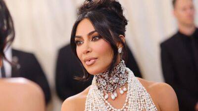 Kim Kardashian Wore Pearls Over Shapewear to the Met Gala - www.glamour.com - New York