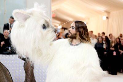 Jared Leto Is A Giant Cat On The Met Gala Red Carpet - etcanada.com - Burma - county Hood