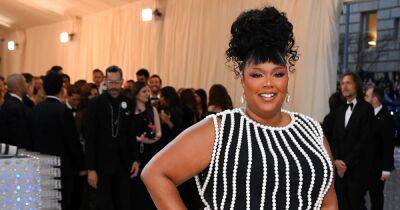 Lizzo Brings the Drama With a Fabulous Pearl-Covered Gown at the 2023 Met Gala: Photos - www.usmagazine.com - New York - Michigan