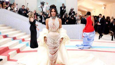 Kim Kardashian is Dripping in Pearls at the 2023 Met Gala - www.etonline.com - Paris - New York