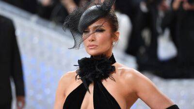 Jennifer Lopez is a Glamorous Goddess at the 2023 Met Gala - www.etonline.com - New York - Las Vegas