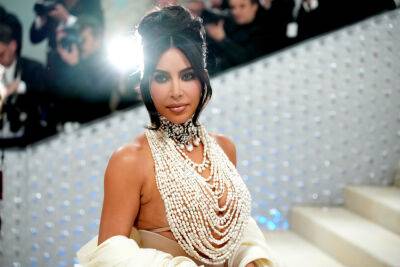 Kim Kardashian’s Pearl-Covered Met Gala Dress Breaks Apart And North West Saves The Day - etcanada.com - New York