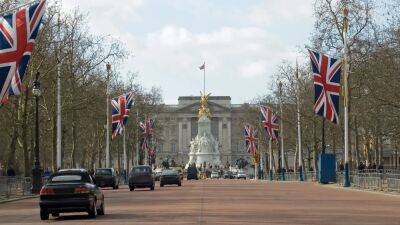 Man Arrested, Controlled Explosion Performed Outside Buckingham Palace Ahead of Coronation - www.etonline.com