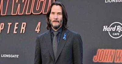 Keanu Reeves and Melanie Lynskey bonded at a party of photos of dogs in costumes - www.msn.com - New Zealand - Santa