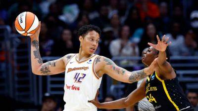 Brittney Griner Makes First WNBA Appearance Since Detainment in Russia - www.etonline.com - Los Angeles - Russia