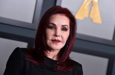 Priscilla Presley Attends Twin Granddaughters’ Graduation But Remained Separate From Family - etcanada.com - Los Angeles - Los Angeles