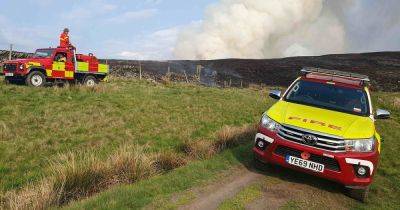 Marsden Moor fire continues to burn with people urged to stay away - www.manchestereveningnews.co.uk - Manchester