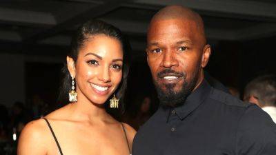 Jamie Foxx's Daughter Corinne and His Friend Dave Brown Visit Him in Rehab Facility - www.etonline.com - Illinois
