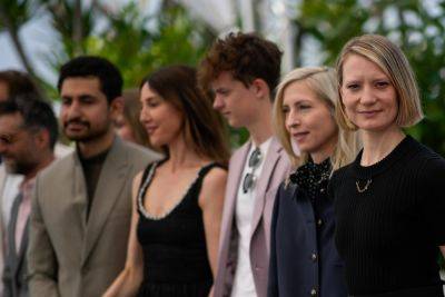 Mia Wasikowska Movie ‘Club Zero’ Shocks Cannes Audience With Graphic Vomit Scene - etcanada.com - Austria - city Asteroid