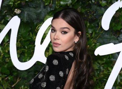 Hailee Steinfeld Recalls Appearing In Taylor Swift’s ‘Bad Blood’ Video: ‘You Get A Call From Ms. Swift & You Run To The Phone’ - etcanada.com - USA - Taylor