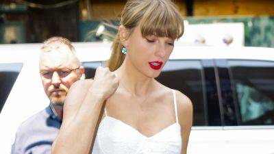 This Summer, Taylor Swift Is Embracing a Girl-Next-Door Wardrobe - www.glamour.com - USA - Manhattan - Pennsylvania