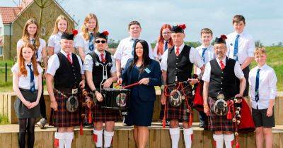 Pipers help West Lothian pupils beat a retreat - www.dailyrecord.co.uk
