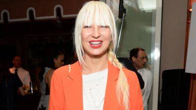 Sia Gifts Favorite ‘Survivor’ Contestants $130,000 After Season 44 Finale - thewrap.com