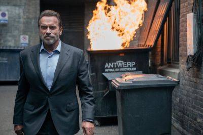 ‘FUBAR’ Review: Arnold Schwarzenegger Enters His Dad Jokes Years In His TV Debut - theplaylist.net