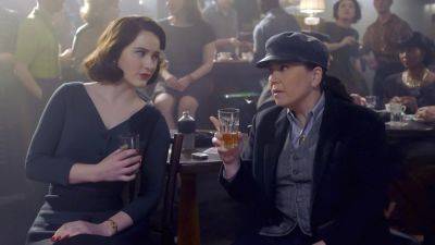 How 'The Marvelous Mrs. Maisel's Final Scene Pays Tribute to an Iconic Comedy Duo (Exclusive) - www.etonline.com - New York - California